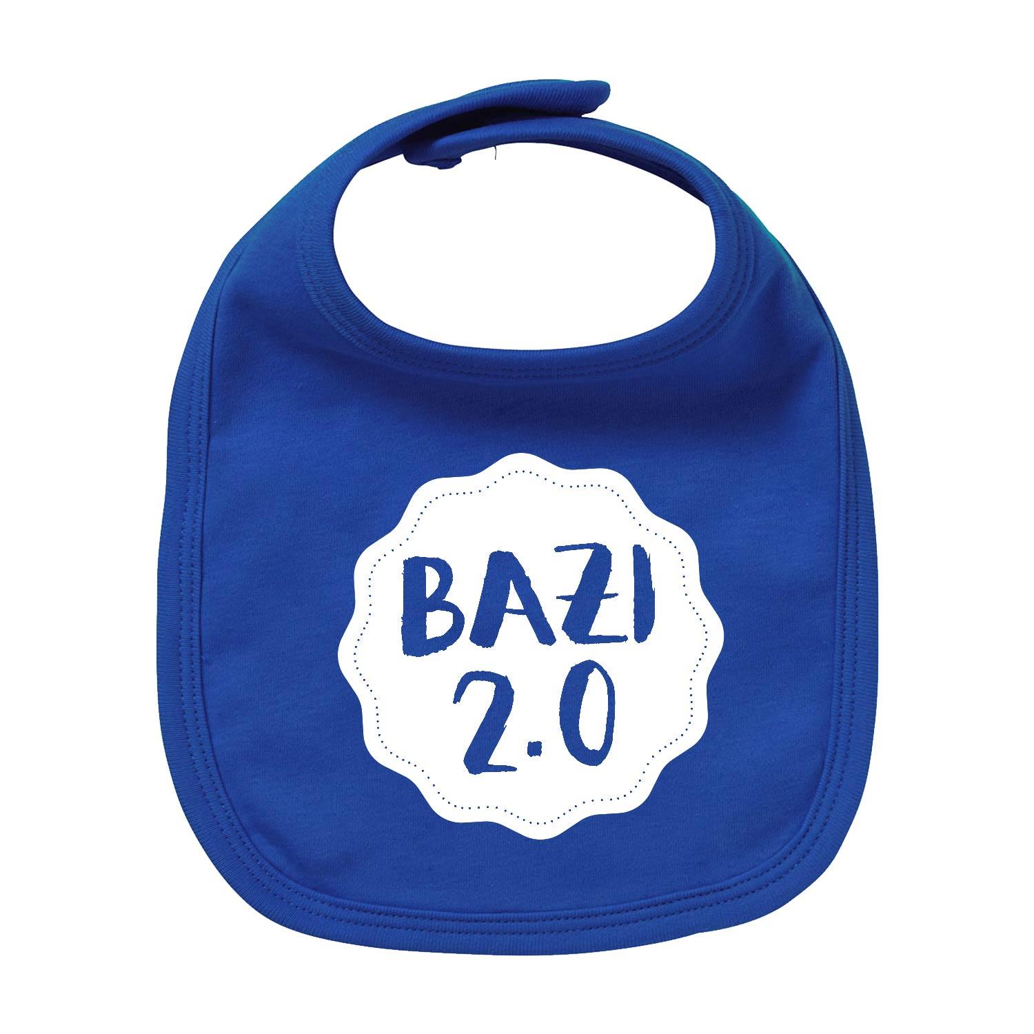 Blaues Lätzchen "Bazi 2.0" aus Baumwolle mit weißem, verspieltem Schriftzug für Babys, ideal als Geschenk.