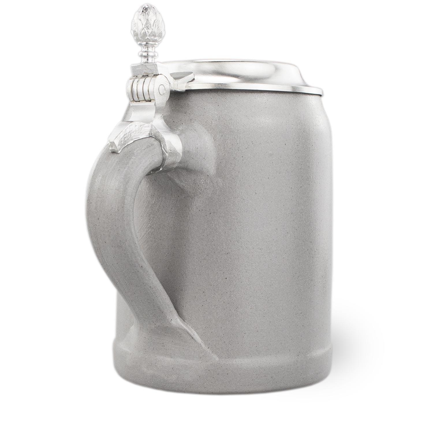 Grauer PREMIUM Bierkrug Edelweiß aus feiner Keramik mit edlem Zinndeckel und detailreichem Ornament.