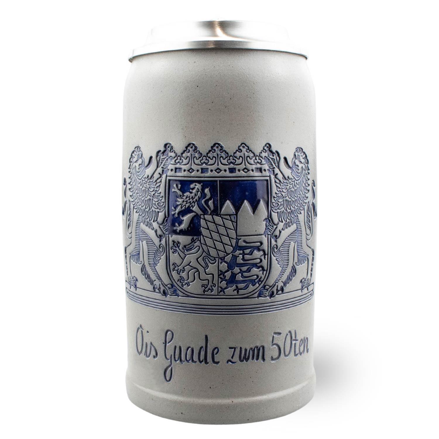 PREMIUM Bierkrug Freistaat Bayern. Grauer Keramikkrug mit blauem bayerischem Wappen und Zinndeckel.