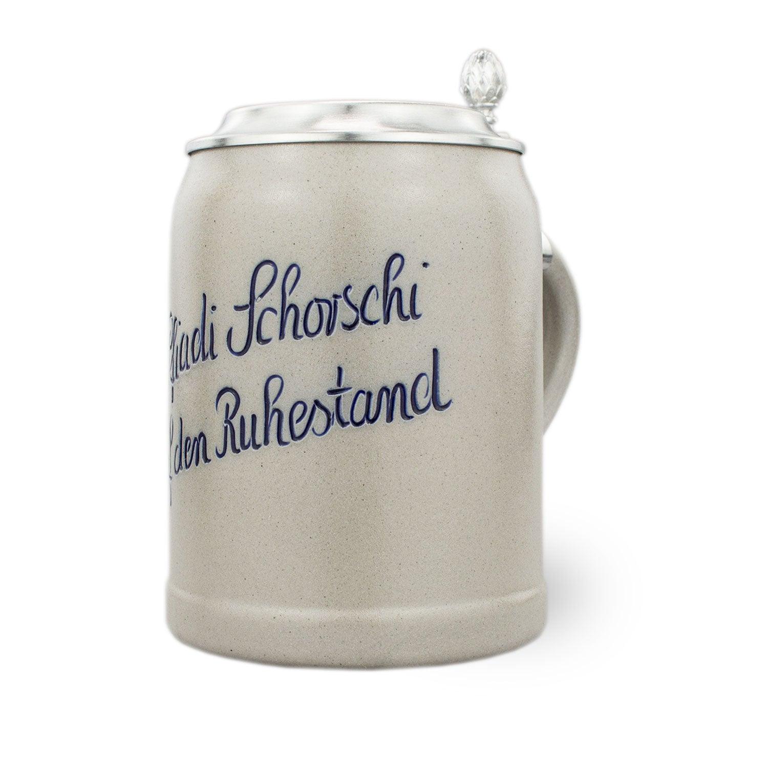 PREMIUM Bierkrug Steinkrug, hellgrau mit blauem Schriftzug und antikem Zinndeckel.