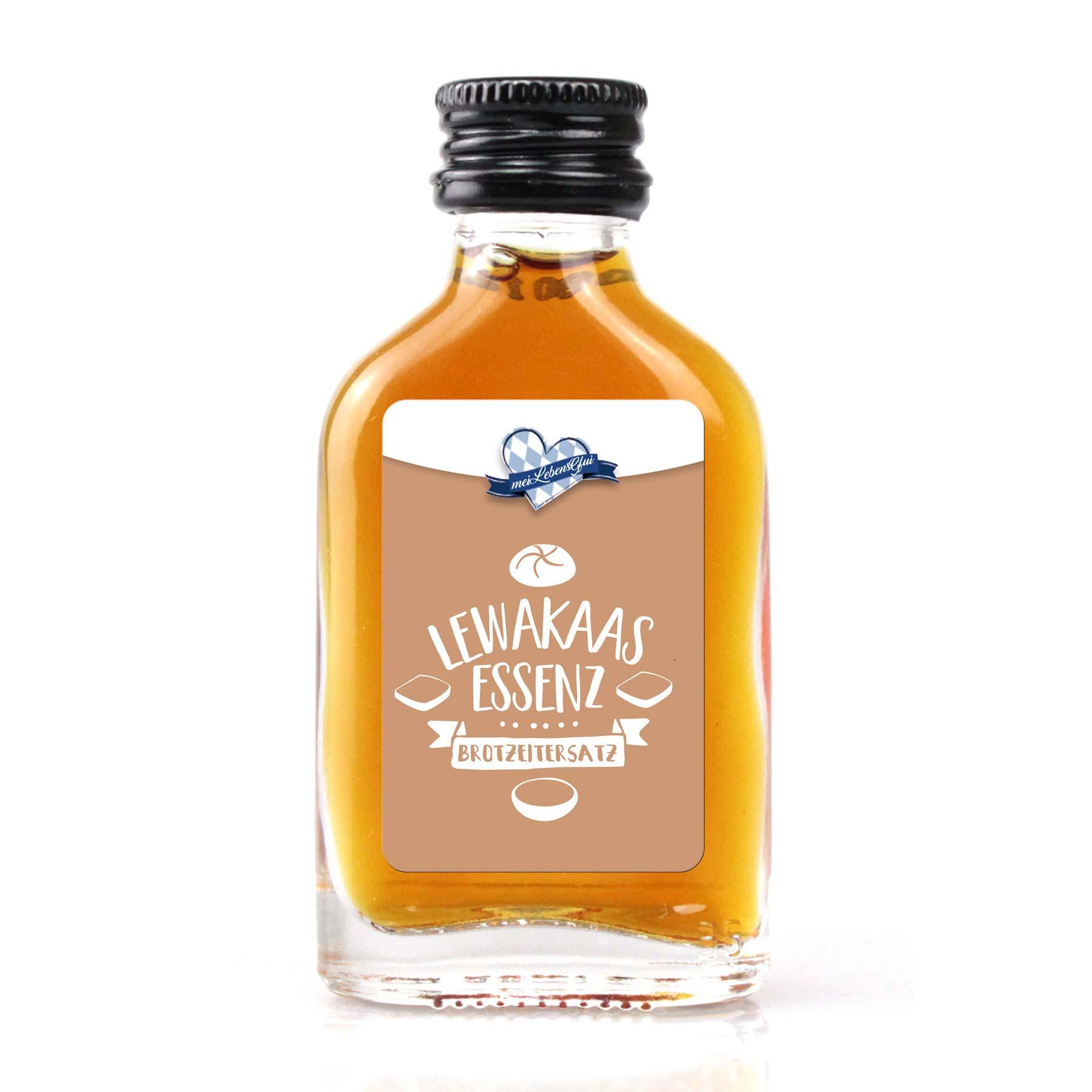 Kleine Glasflasche mit braunem Etikett Lewakaas Essenz Brotzeitersatz, Teil der Geschenkbox Mei Brotzeit.