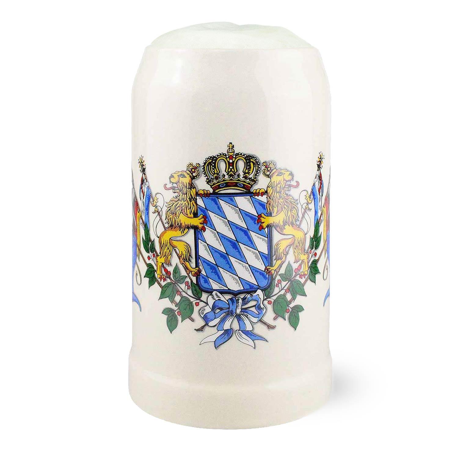 Beiger Bierkrug aus Keramik mit bayerischem Wappen, gekrönt von zwei Löwen und Rautenschild.